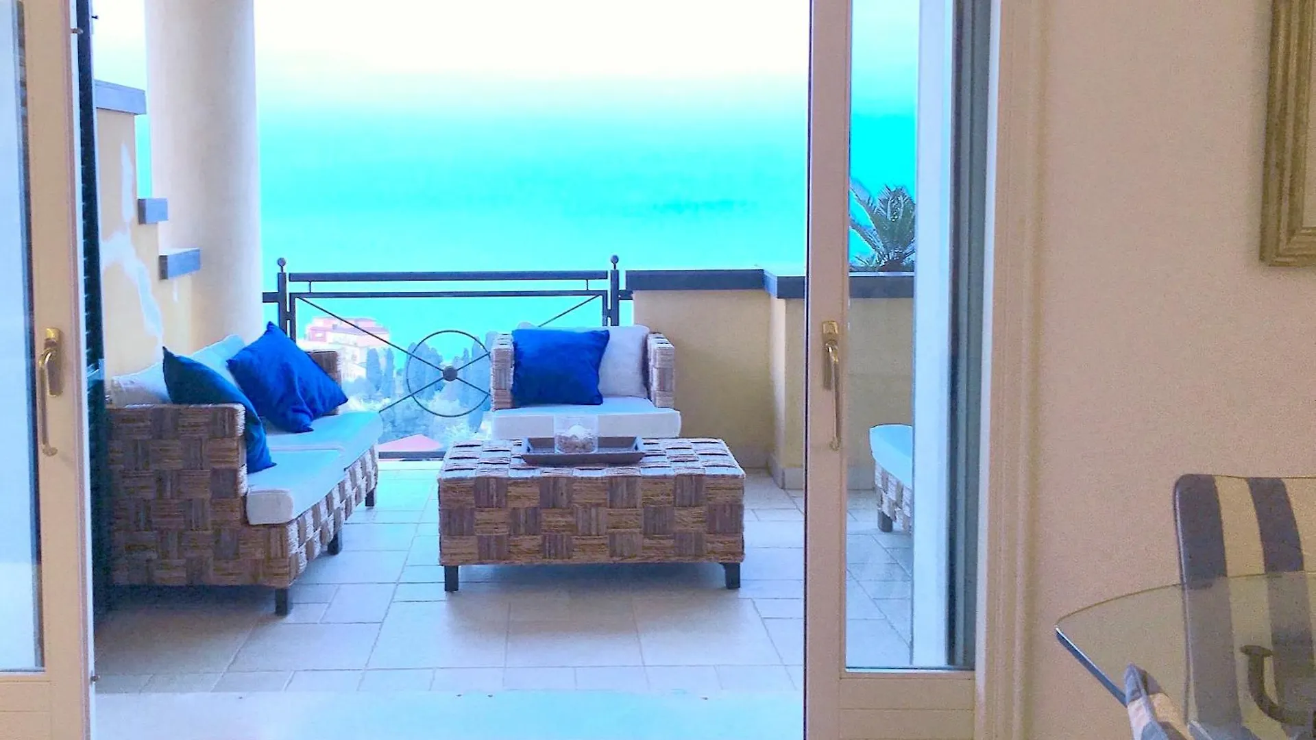 Panoramic Residence Taormina Seaview Apartment Pool